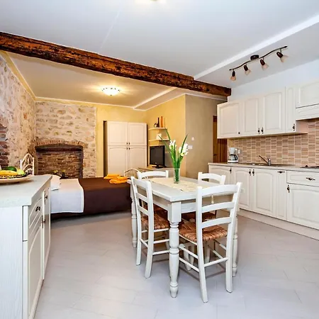 Studio Deamicis Of Downtown Rovigno Esterno foto